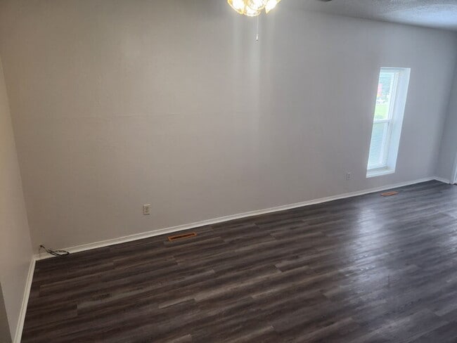 Building Photo - 1513 Des Moines St