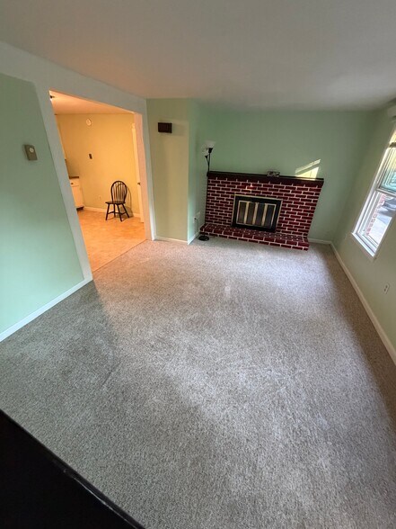 Building Photo - 7 Amvet Dr