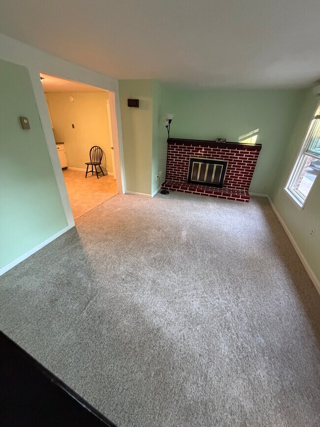 Building Photo - 7 Amvet Dr