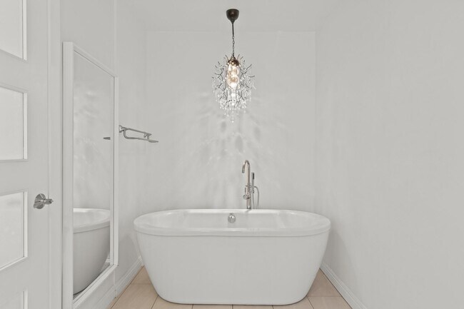 Building Photo - UPGRADED SOUTH OF THE BOULEVARD HOME WITH HUGE BACKYARD!