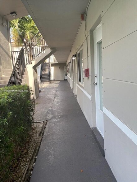 Building Photo - 95 Edgewater Dr