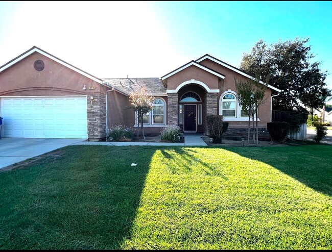 Building Photo - Charming home