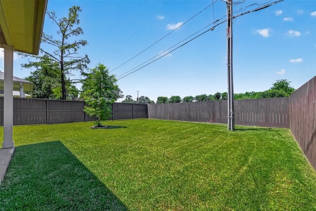 Building Photo - 2211 Silverbonnet St