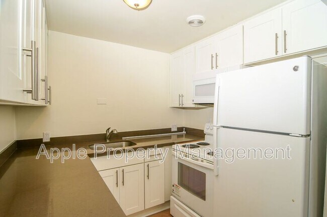 Building Photo - 9244 Greenwood Ave N