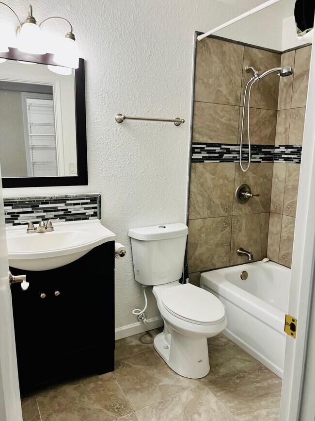 Ensuite Master Bathroom - 264 E Betty Elyse Ln