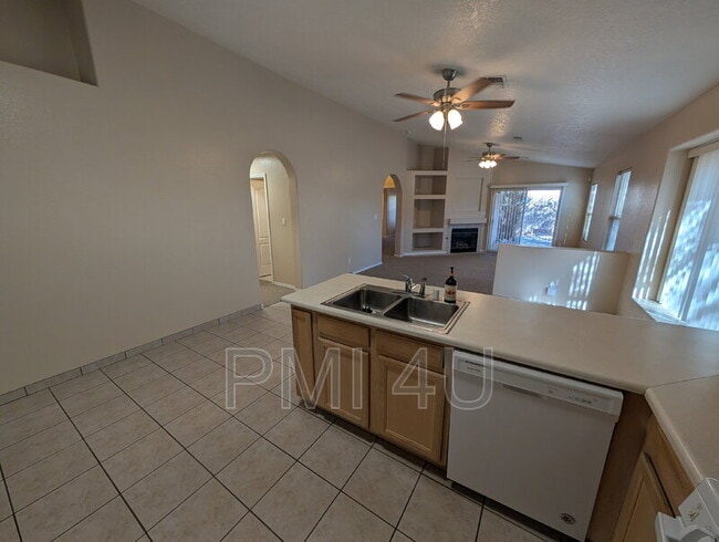 Building Photo - 9800 Kokopelli Dr NW