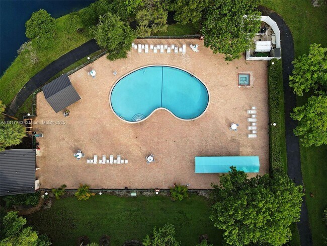 Building Photo - 2206 S Cypress Bend Dr