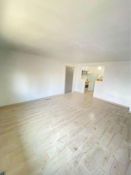 Building Photo - 825 Bonfoy Ave