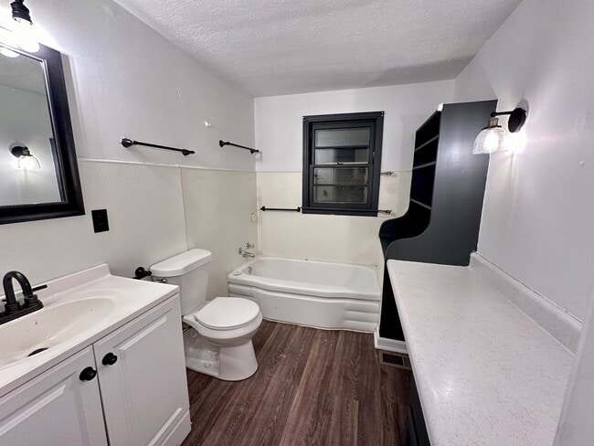 Building Photo - 2 bedroom with bonus room Grand Rivers