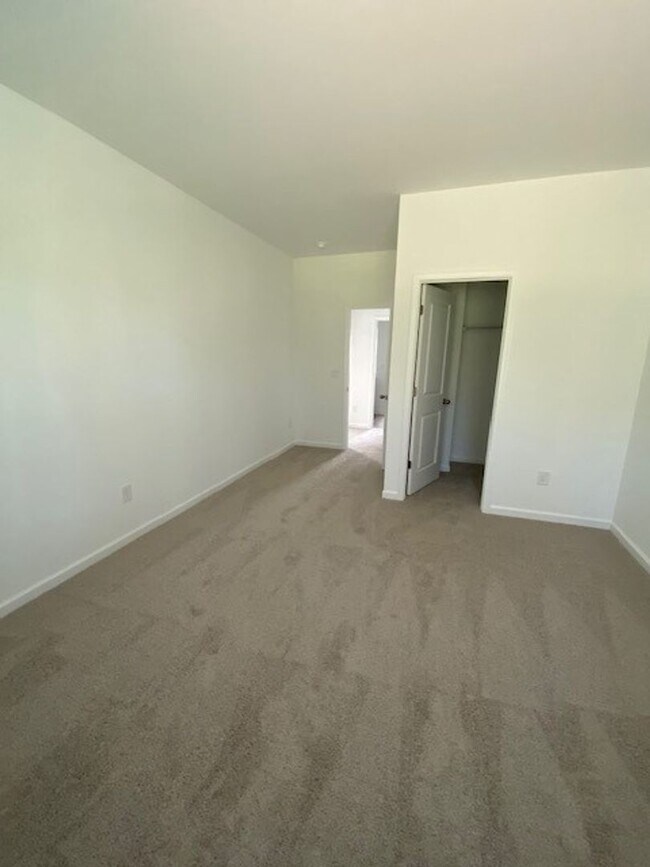 Building Photo - Brand new 3 bedroom 2.5 bath home in Leland