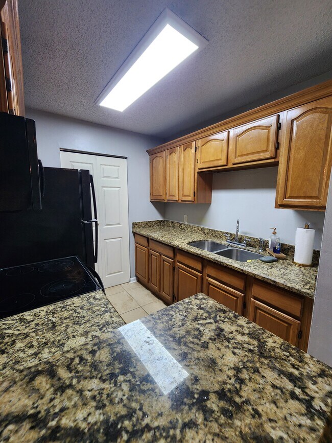 Building Photo - 455 Alt 19