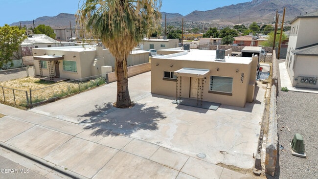 Building Photo - 8931 Robert Dr