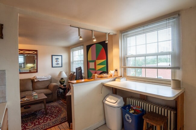 Building Photo - 1 bedroom w/d in unit
