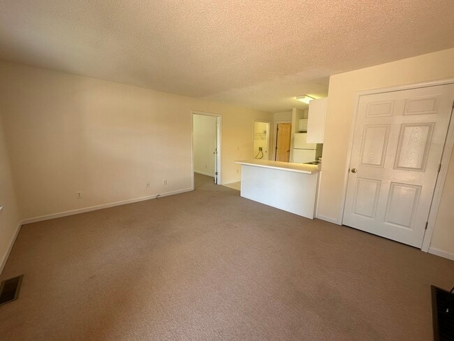 L LIVING - Loving Hill Apartments