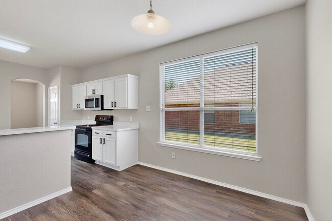 Building Photo - Great Home with Room To Grow in Southbrook!