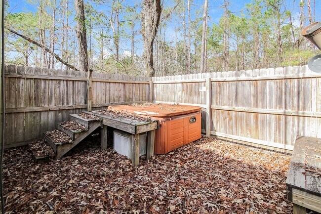 Building Photo - 95 Oakwood Dr