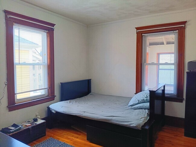 Building Photo - 44 Glencoe St