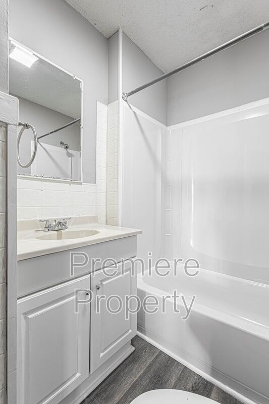 Building Photo - 4604 NE 47th St