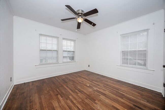 Building Photo - Cute 2 Bed 1 Bath in Pascagoula