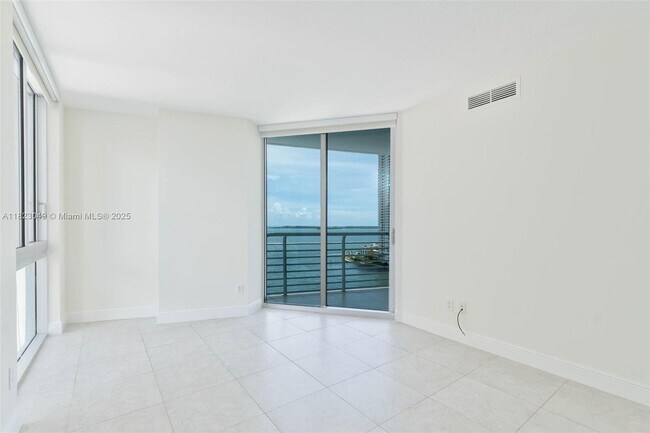 Building Photo - 325 Biscayne Blvd