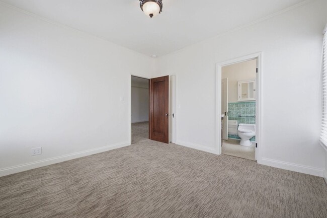 Building Photo - 1530 Miramar Dr