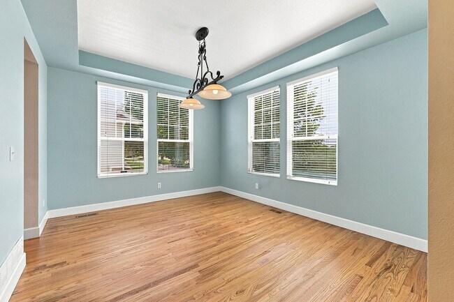Building Photo - 2202 Hanham Dr