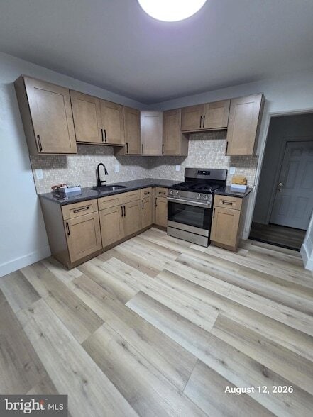 Building Photo - 4228 N Fairhill St