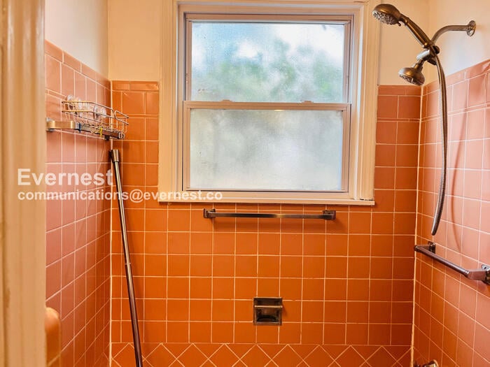 Building Photo - 454 Bowling Ave