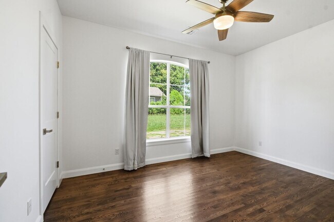 Building Photo - Midtown Tulsa | 4 Bed | 2 Bath | 2,010 SQFT