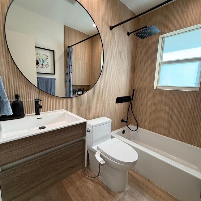 Building Photo - 1345 SW 60th Ct