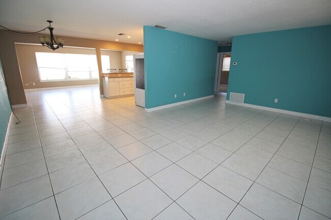 Building Photo - Clearwater home