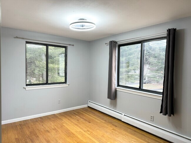 Building Photo - 12 Echo Ln