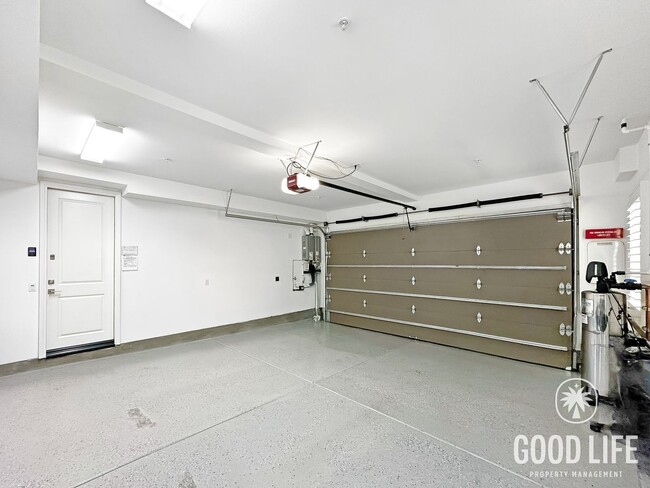 Building Photo - Stunning 3Bd/3.5Ba Home in Irvine w/Large Patio, Modern Design and 2 Master Suites!