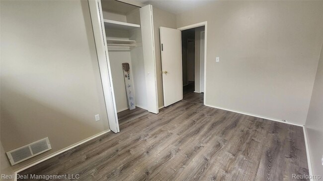 Building Photo - 2523 Empire Dr