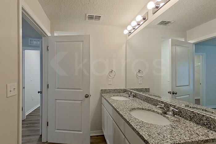 Building Photo - 10872 N Frantz Ave