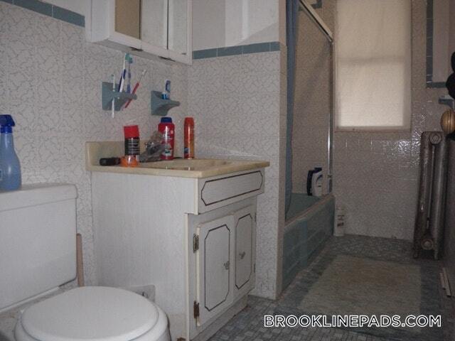 Building Photo - 1905 Beacon St