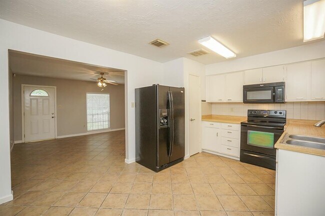 Building Photo - 11614 Pompano Ln