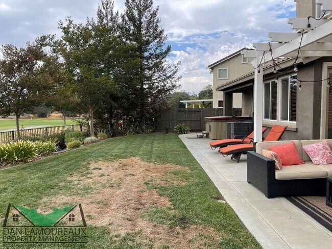 Building Photo - Executive Home in Gated Community Wildwings