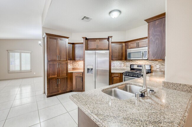 Building Photo - Beautiful 3 bed-2 baths home in 79911