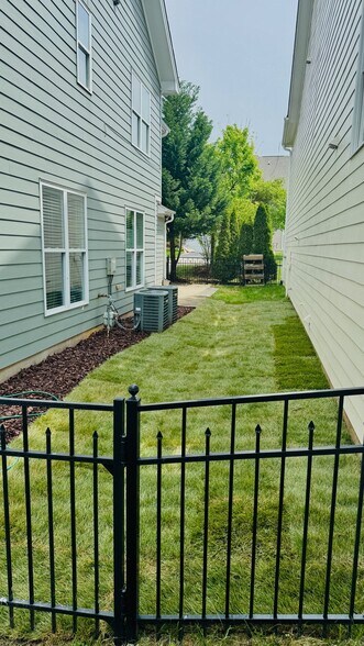 Building Photo - 1105 Circandian Ct