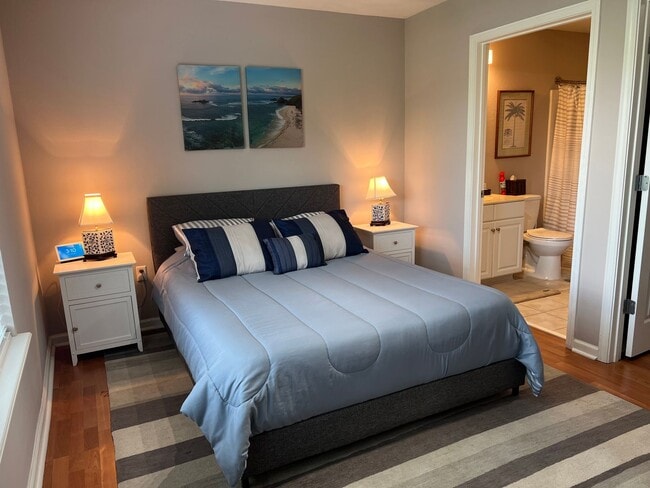 Building Photo - First Floor Condo at Bridgepointe - Beauti...