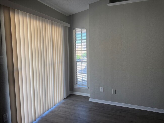 Building Photo - 2121 Hepburn St