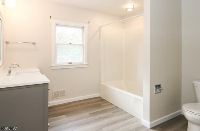 Building Photo - 24 Montague Pl