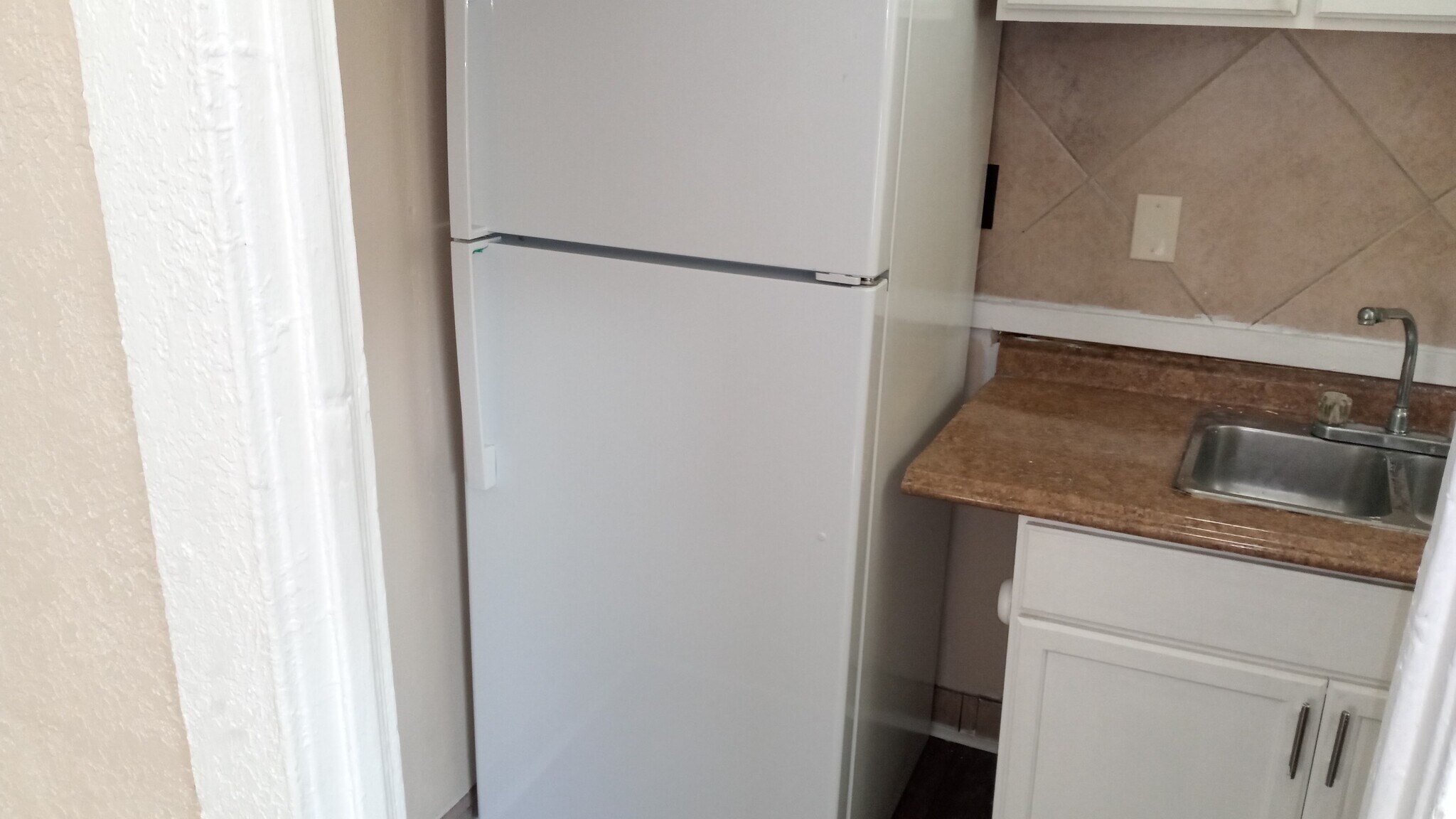 Kitchen refrigerator - 1135 SW 6th St