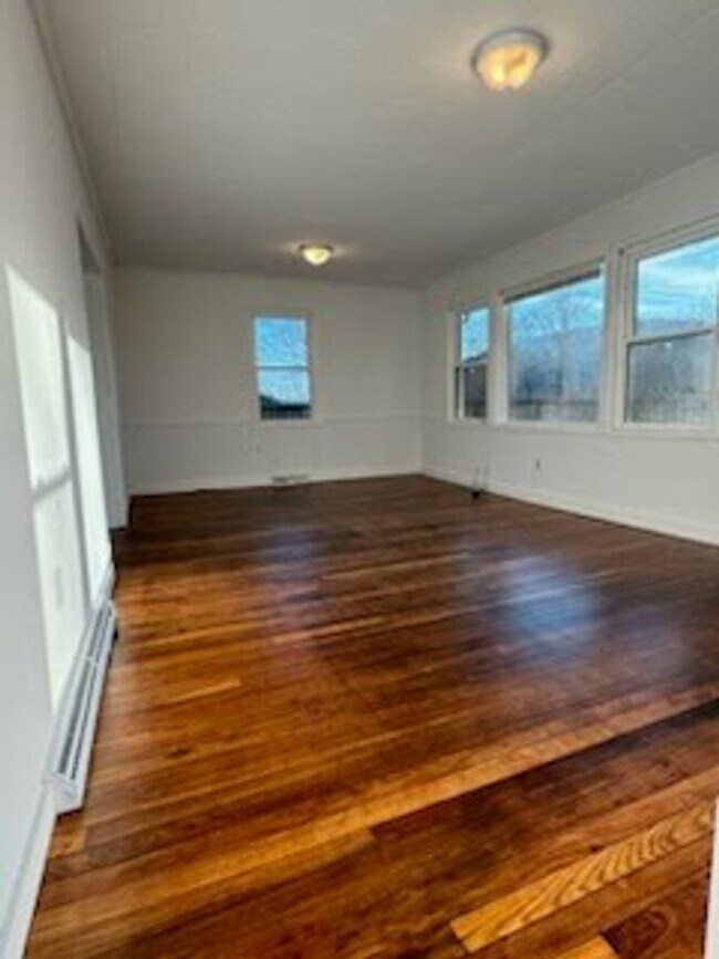 Building Photo - 505 Royal Manor Rd