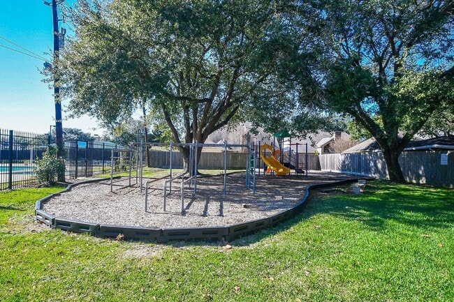 Building Photo - 3243 Ashlock Dr