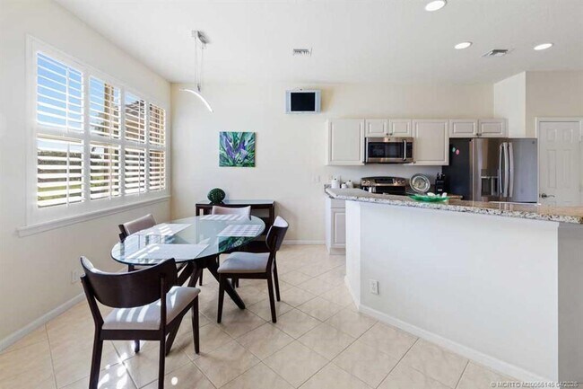 Building Photo - 2371 SW Carriage Hill Terrace