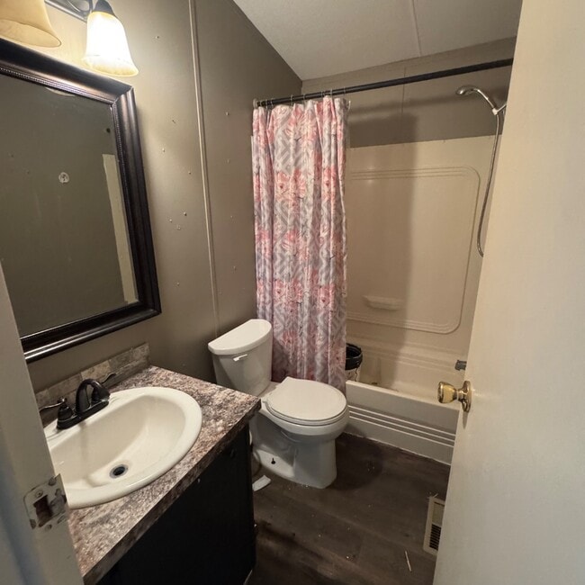 Building Photo - 2021 N Battlebell Rd