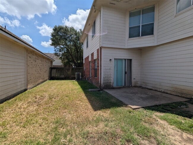 Building Photo - 15938 Timber Run Dr