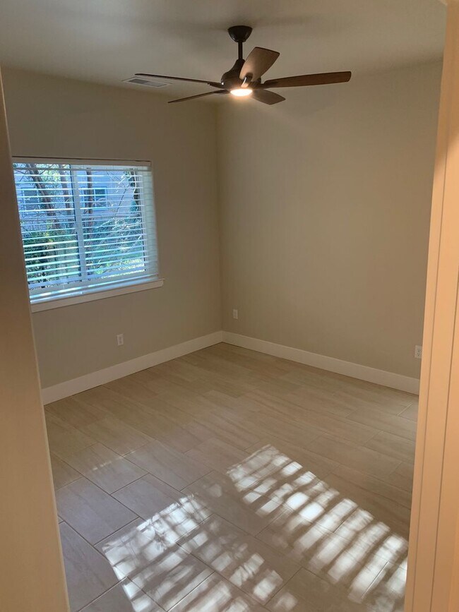 Building Photo - Newly Built Home with 3 Primary Suites complete with full Bathroom in ideal location!